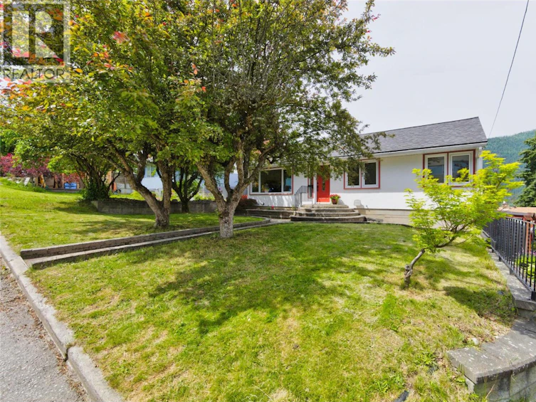 815 Tenth Street, Nelson, BC, V1L 3C6 - 3