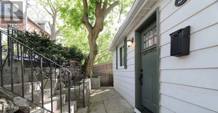 27 Sycamore Place, Toronto, ON, M4E 1K3 - 2