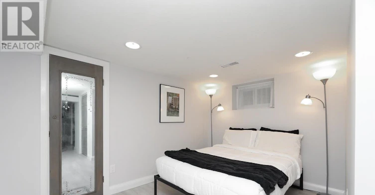 27 Sycamore Place, Toronto, ON, M4E 1K3 - 31
