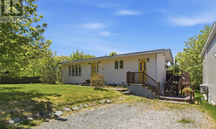 40 Squires Avenue