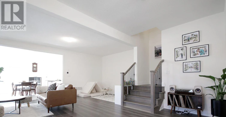 32 Ferragine Crescent, Bradford West Gwillimbury, ON, L3Z 2A6 - 4