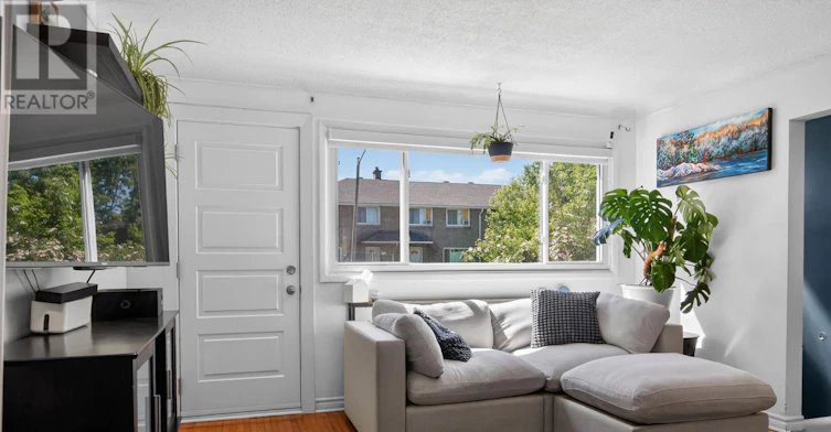 1253 Emperor Avenue, Ottawa, ON, K1Z 8C4 - 5