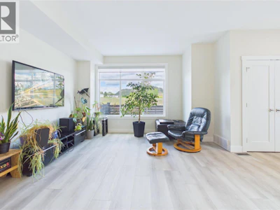 7-115 Wyndham Crescent - 5