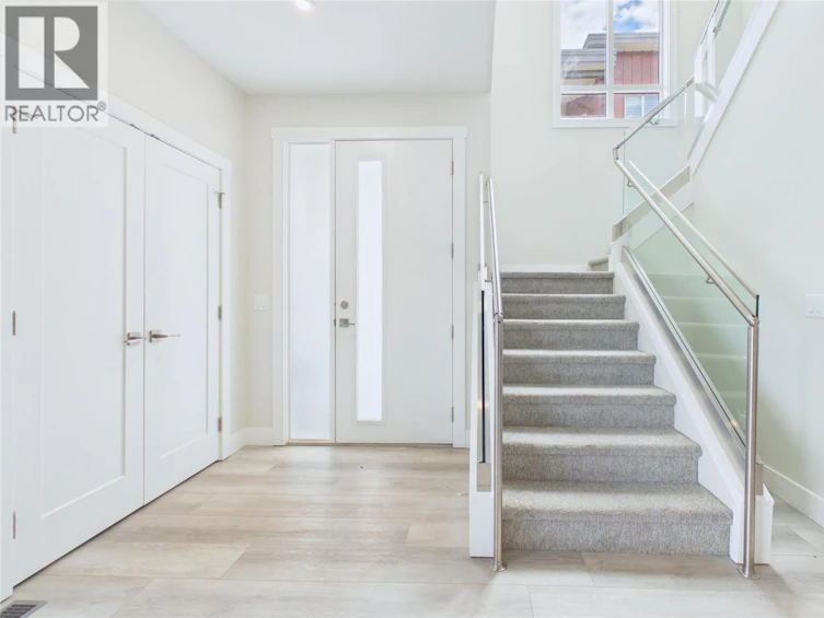 7-115 Wyndham Crescent, Kelowna, BC, V1V 1Z2 - 3