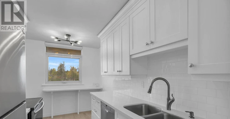 407-7811 Yonge Street, Vaughan, ON, L3T 4S3