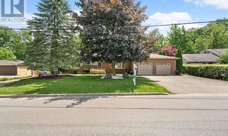 255 Ridgewood Crescent