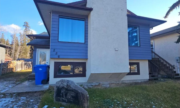 256 Peace River Crescent