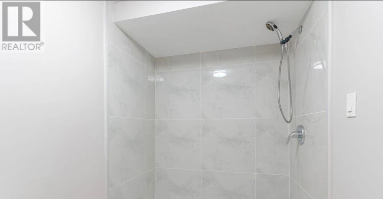 BSMT-3 Teddington Crescent, Whitby, ON, L1R 1S4 - 4