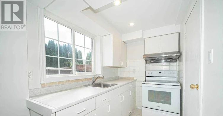 BSMT-323 Flagstone Way, Newmarket, ON, L3X 2R8 - 3