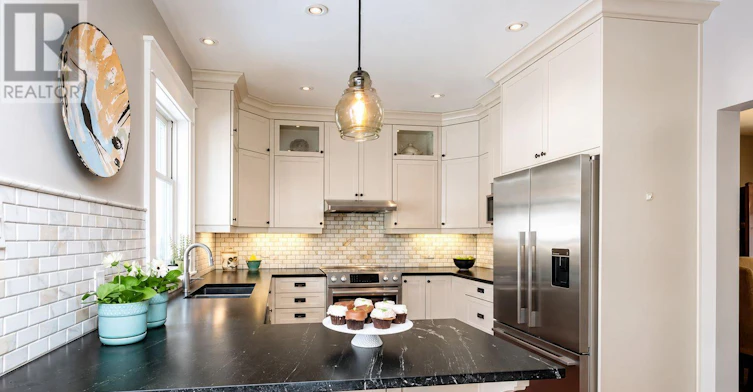 405 3rd Avenue, Ottawa, ON, K1S 2K6 - 5