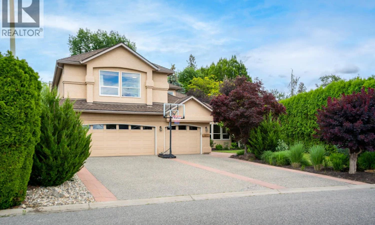492 Carona Crescent