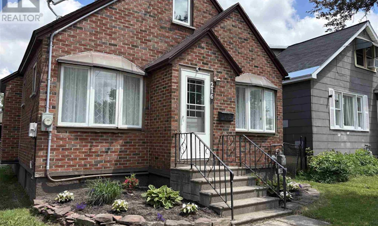 216 Wellington Street