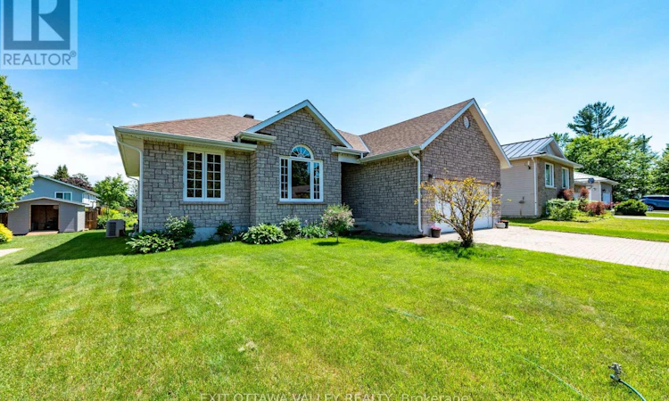 6 Cockcroft Crescent