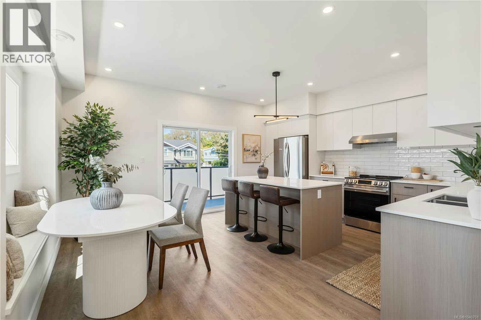 1-921 Dale Street, Saanich, BC, V8X 2V9