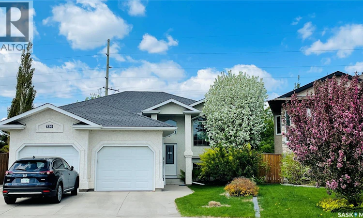 738 Wright Crescent