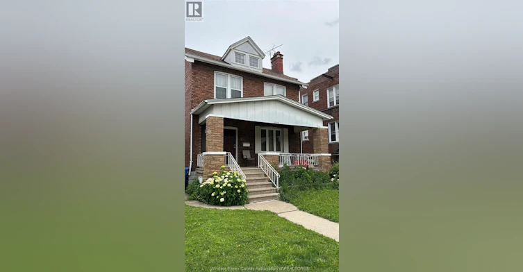 LOWER/MAIN-1180 Louis, Windsor, ON, N9A 1Y2