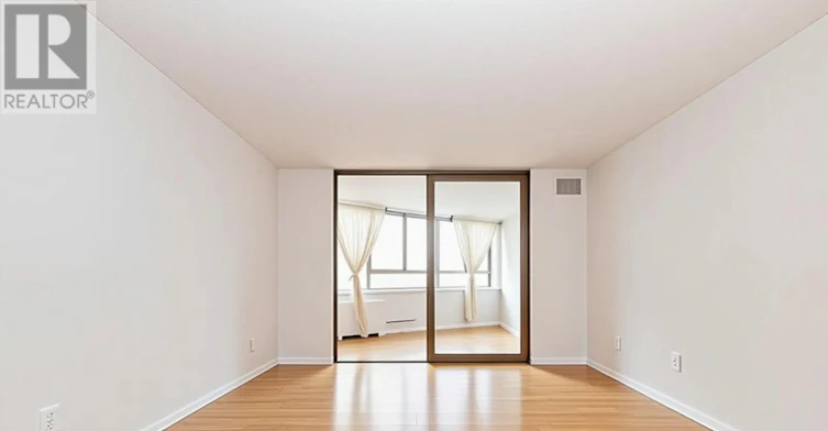 1107-270 Queens Quay W, Toronto, ON, M5J 2N4 - 2