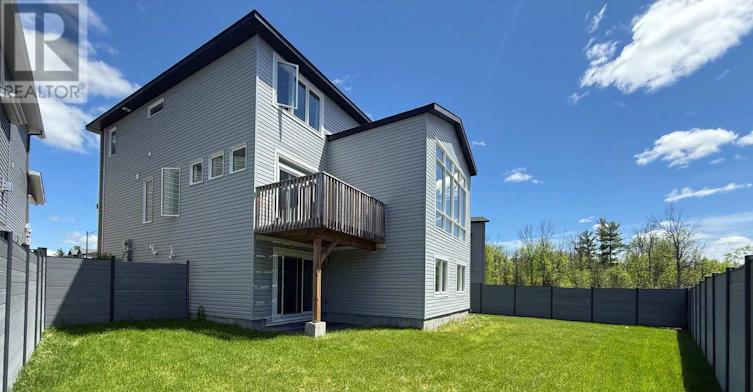 271 Ketchikan Crescent, Ottawa, ON, K2T 0S2 - 2