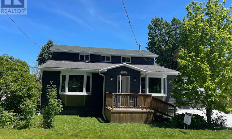 1962 Franklin Avenue W