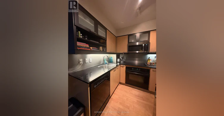 1132-36 Blue Jays Way, Toronto, ON, M5V 3T3 - 11
