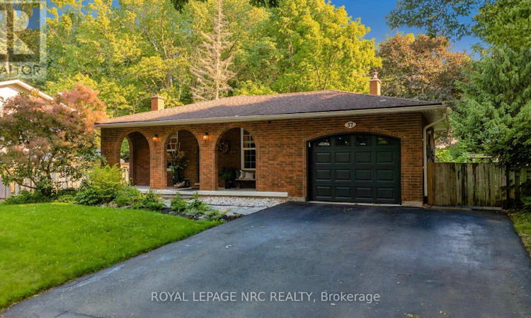 37 Spruceside Crescent