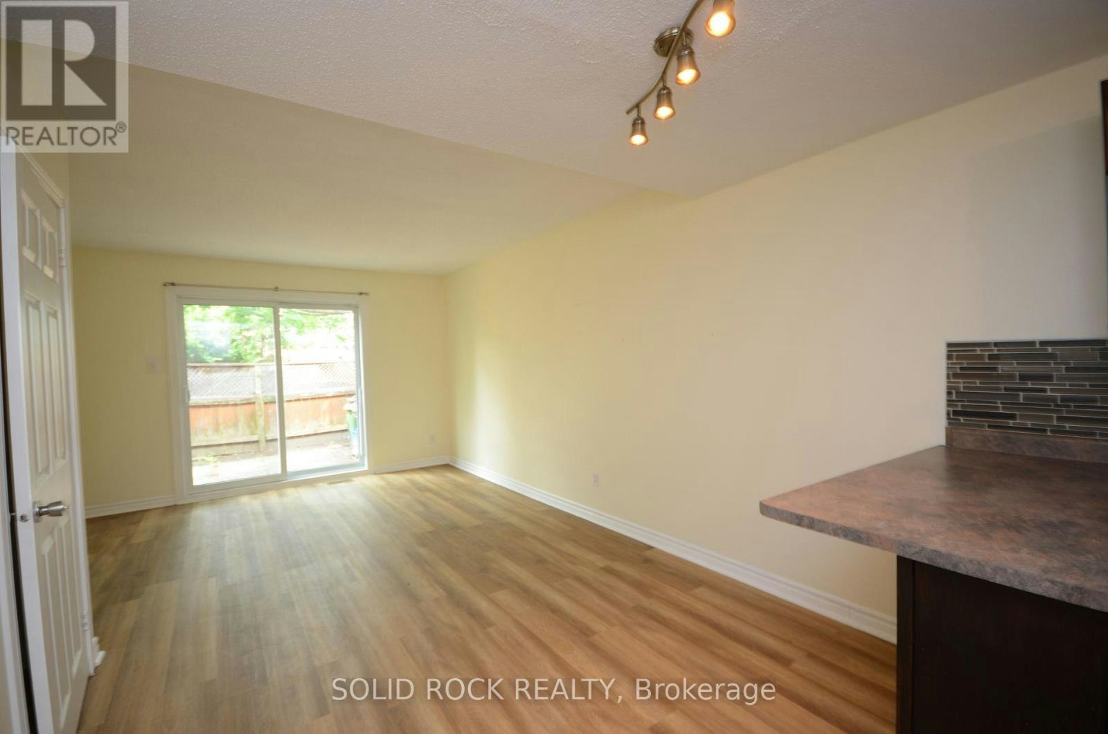 2688 Draper Avenue W, Ottawa, ON, K2H 6Z9 - 12
