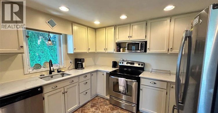 2995 St. Clair Parkway, Sombra, ON, N0P 2H0 - 14