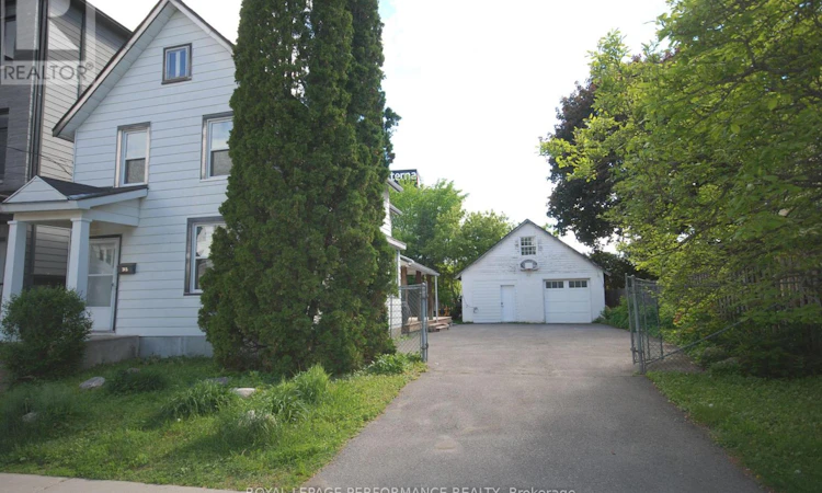 345 Tweedsmuir Avenue