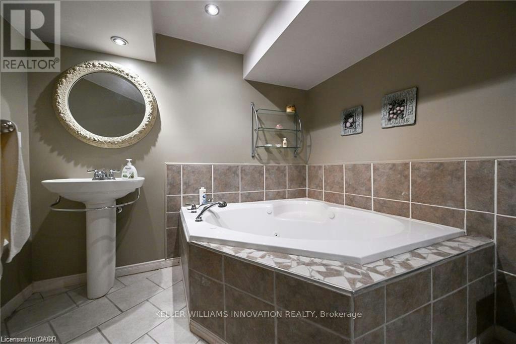 8 Buss Court, Thorold, ON, L2V 5B1 - 30