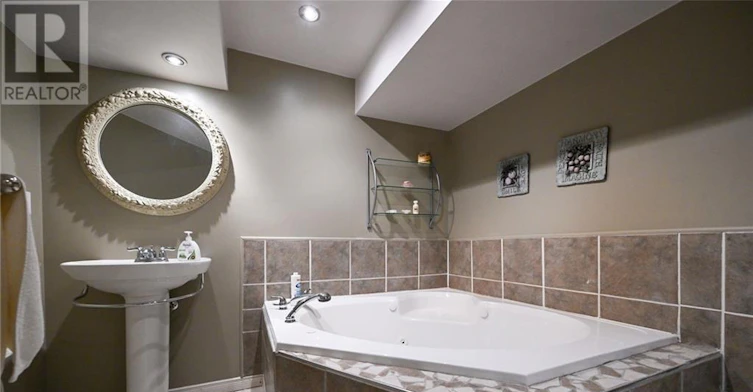 8 Buss Court, Thorold, ON, L2V 5B1 - 30