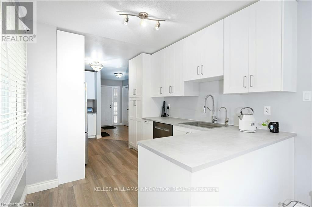 8 Buss Court, Thorold, ON, L2V 5B1 - 5