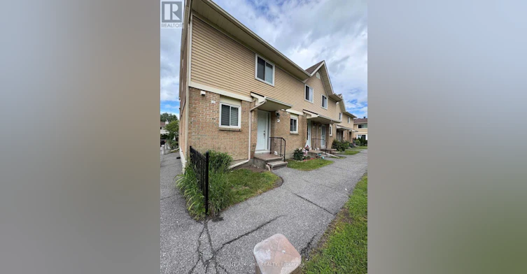 6-104 Valley Stream Drive, Ottawa, ON, K2H 9E1 - 2