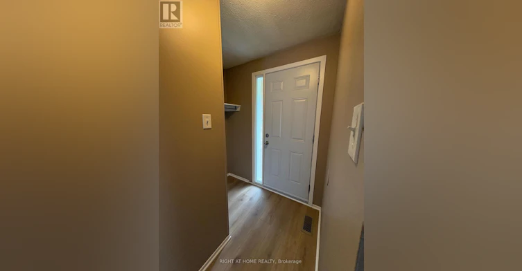 6-104 Valley Stream Drive, Ottawa, ON, K2H 9E1 - 4