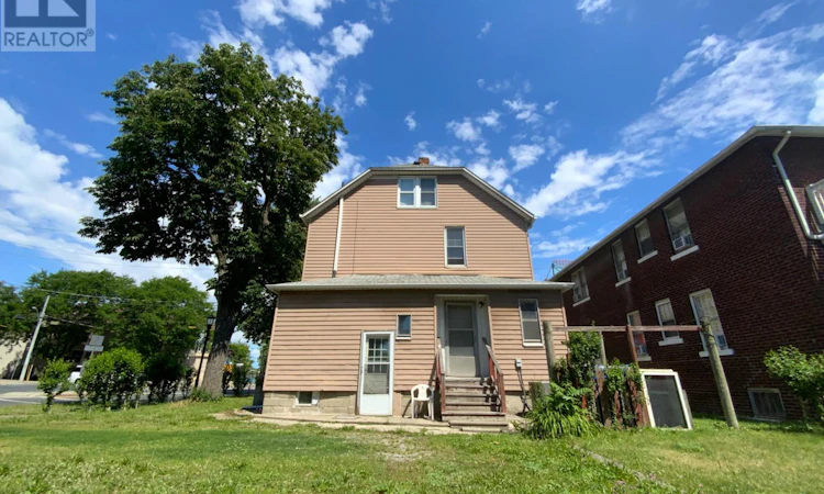 2995 University Avenue W