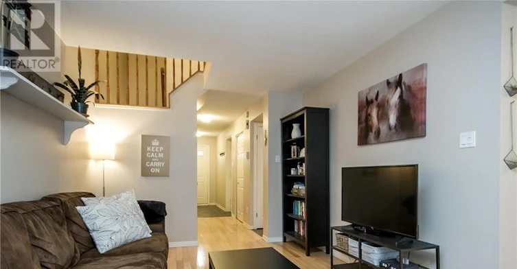 15 Peterson Place, Ottawa, ON, K2L 4A8 - 4