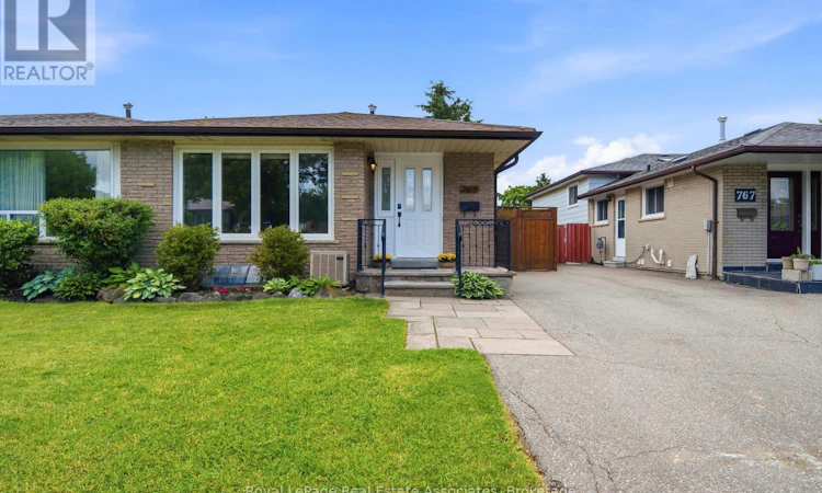 769 Eaglemount Crescent