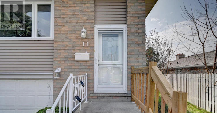 11 Dinison Crescent, Kitchener, ON, N2E 2W3 - 2