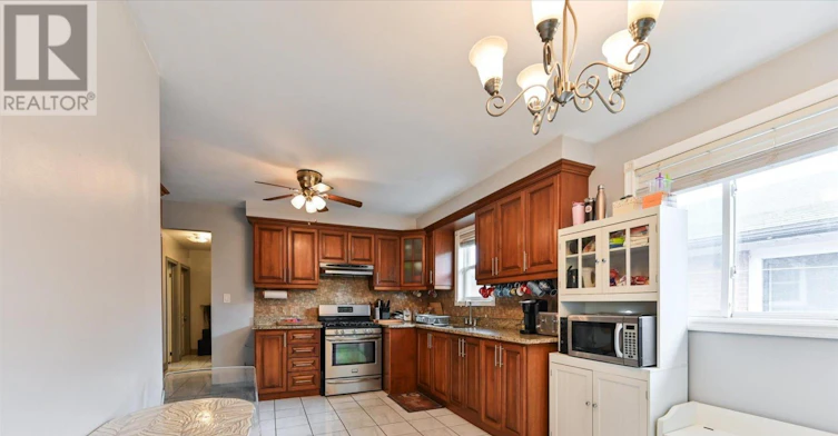 MAIN-39 Jocada Road, Toronto, ON, M6L 2J4 - 4
