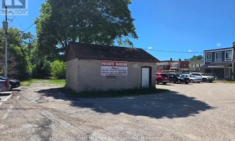 325 Garage) 10th Street