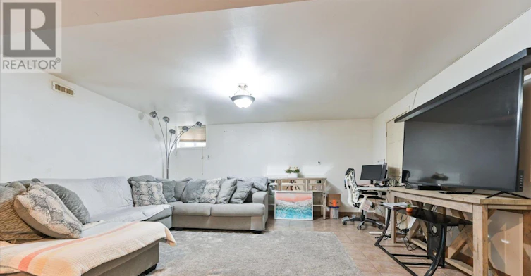 LOWER-39 Jocada Road, Toronto, ON, M6L 2J4 - 4