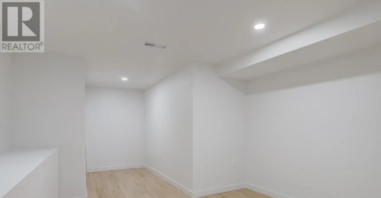 2443 Dundas Street W, Toronto, ON, M6P 1X3 - 12