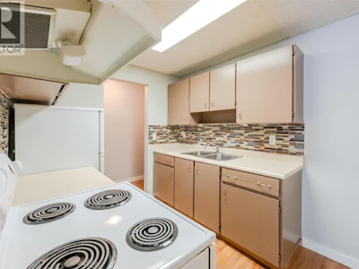 211-1410 Penticton Avenue - 3