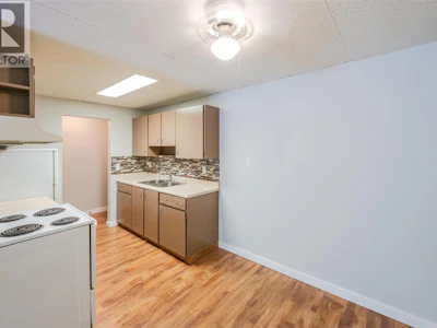 211-1410 Penticton Avenue - 4