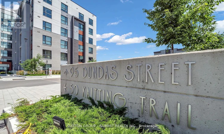 110-95 Dundas Street