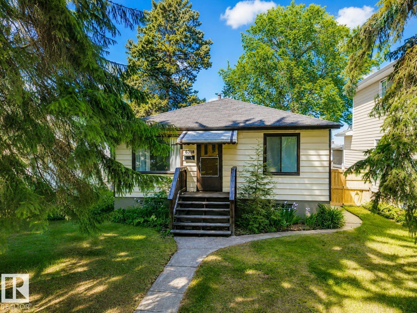 8318 80 Avenue NW, Edmonton, AB, T6C 0T1