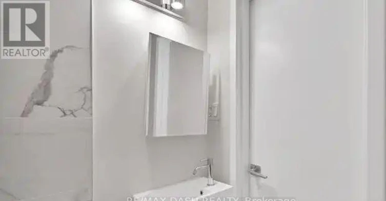 101-7 Thorburn Avenue, Toronto, ON, M6K 1C4 - 7