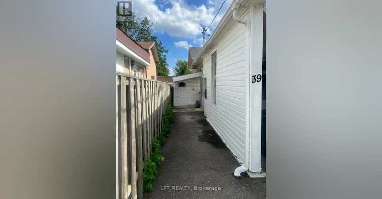 39 Frankton Crescent, Toronto, ON, M2J 1C2 - 2