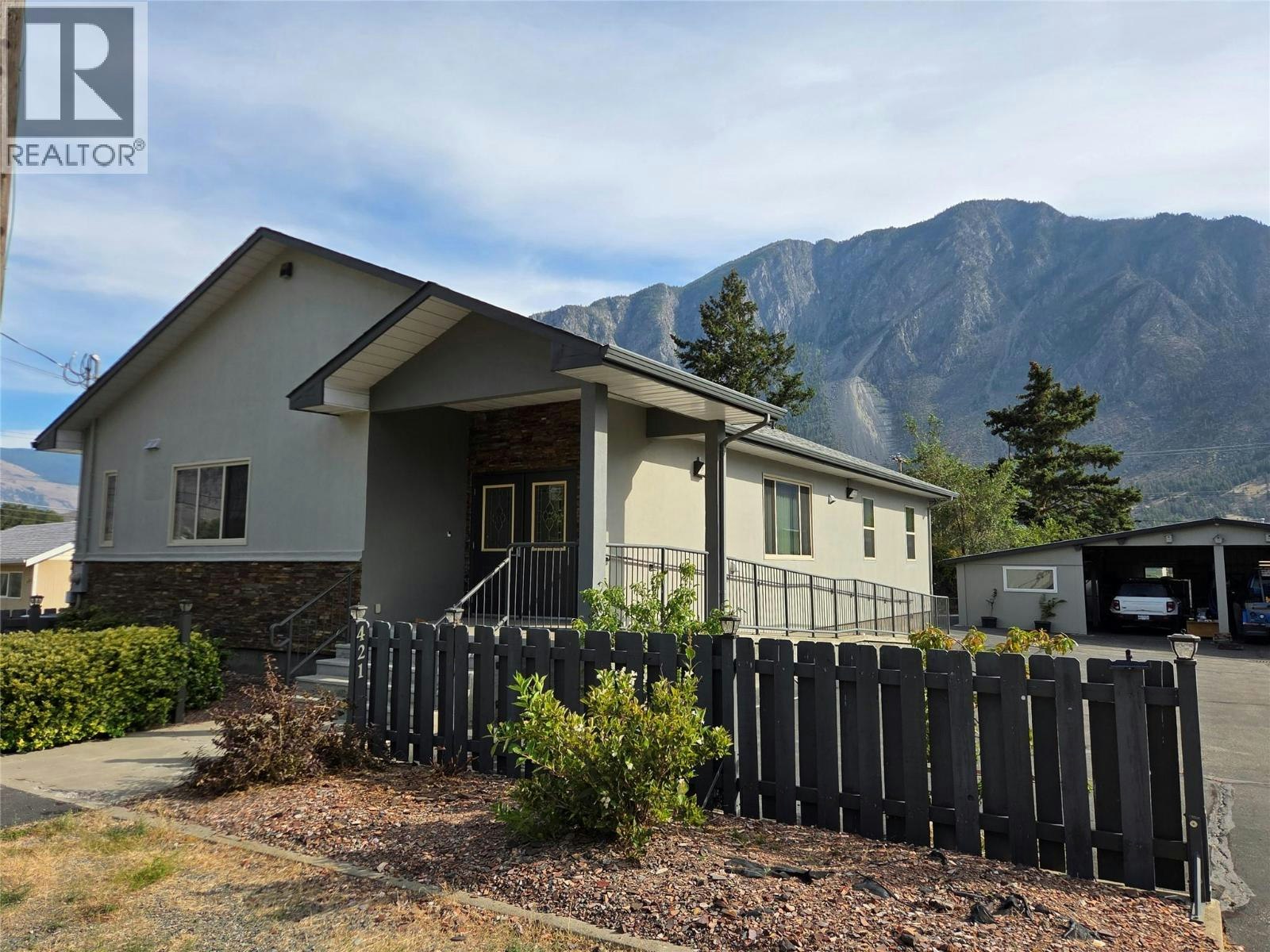 421 9th Avenue, Keremeos, BC, V0X 1N3