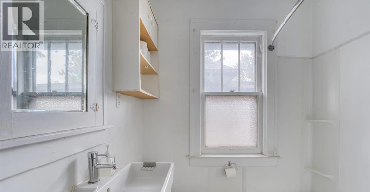 135 Oak Street, Windsor, ON, N9A 5E5 - 8