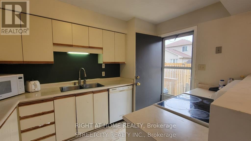 108-733 Deveron Crescent, London, ON, N5Z 4X7 - 2